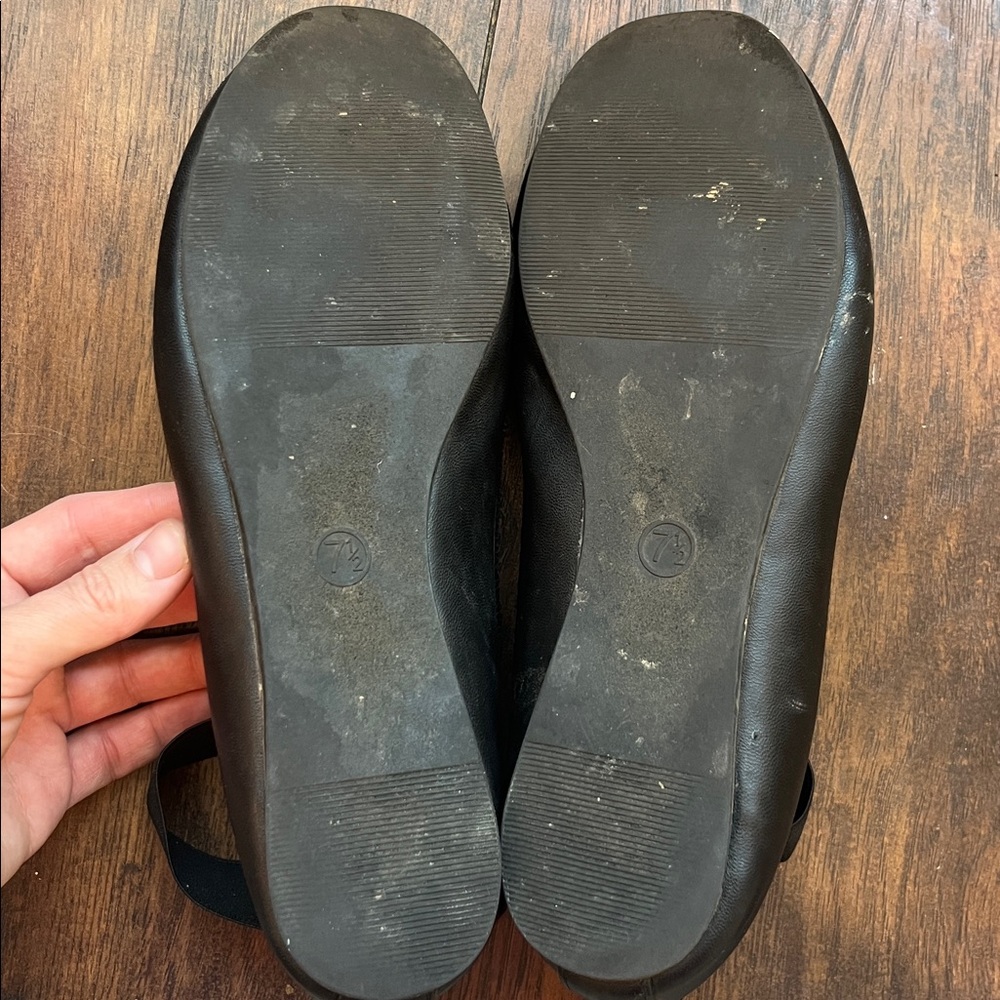 Women's Cross-Strap Flats - Picture 6 of 6